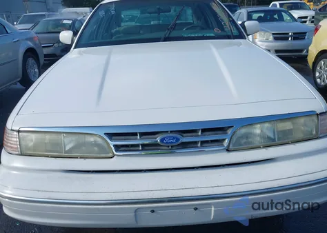 1997 Ford Crown Victoria Lx z USA, uszkodzony, nr VIN 2FALP74WXVX103635